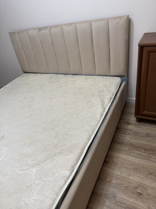 Кровать двухспальная