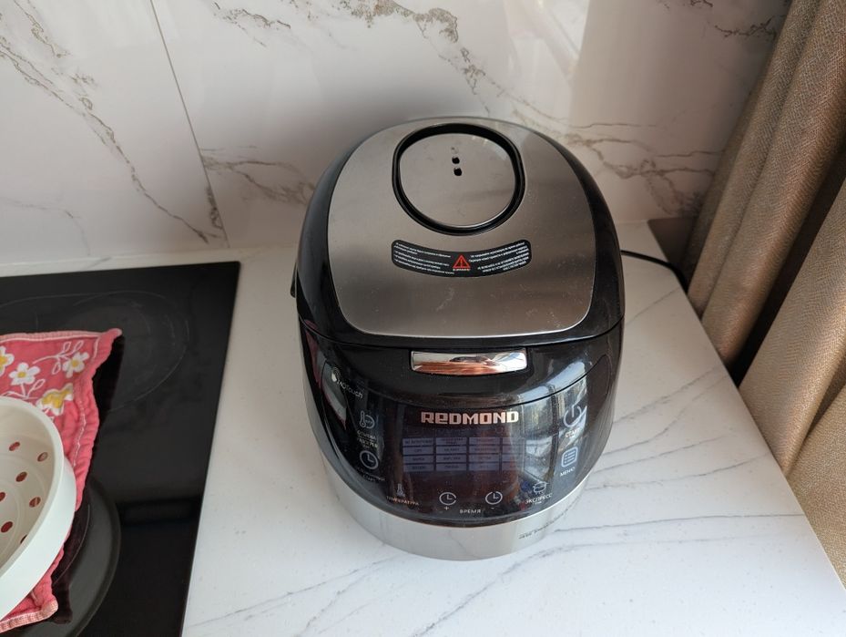 Мультиварка Редмонд RMC-M90