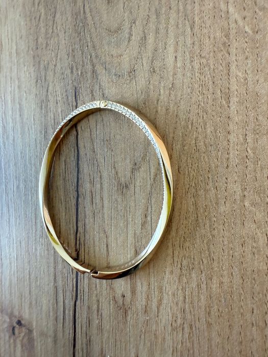 Гривна с камъни Hugo Boss в златно