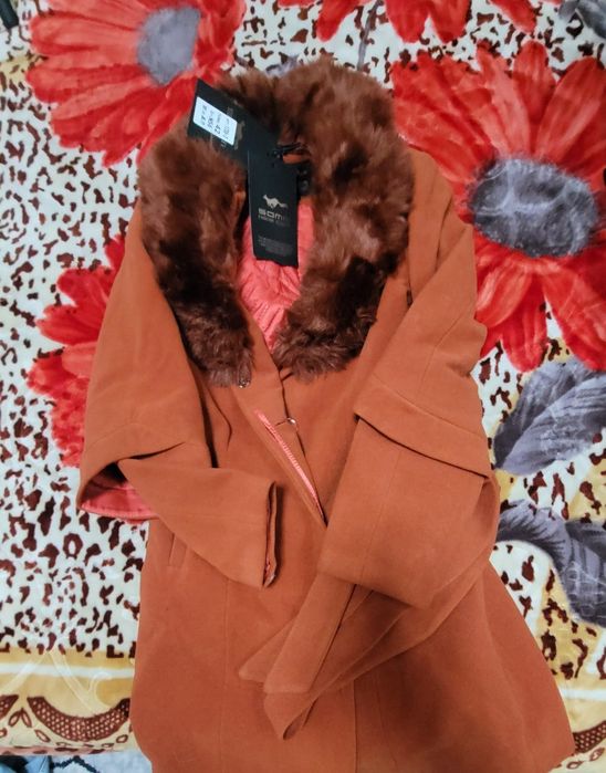 Янги пальто сотилади