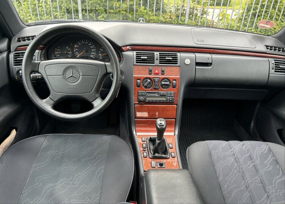 MERCEDES-BENZ E-Class 1996 — imagine 5