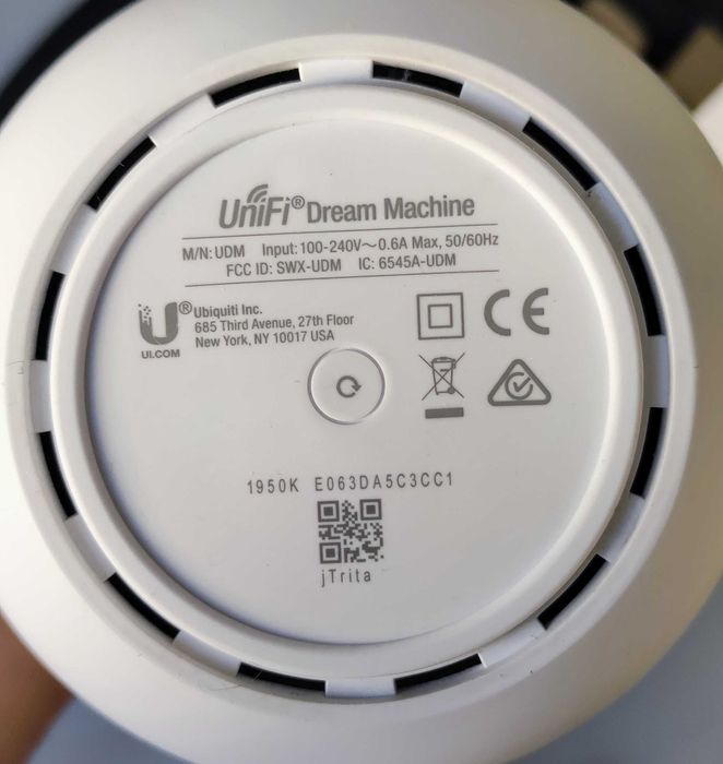 Ubiquiti UDM рутер (Unified Dream Machine) пълен комплект с кутия