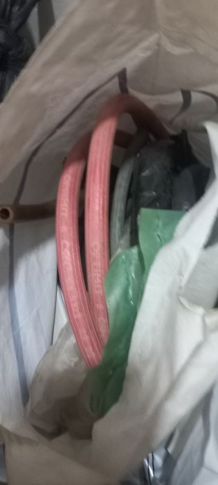 Разные медицинские шланги,тиски,иструменты для рехбу по дереву и др.