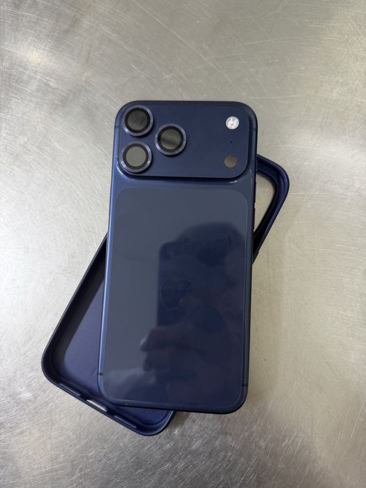 Продам Iphone 17pro max