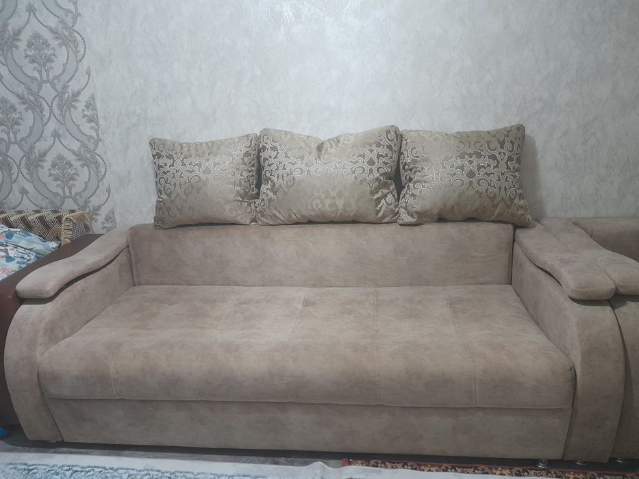 Продам диван в зал