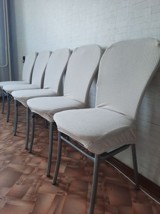 Стулья 5 штук с чехлами