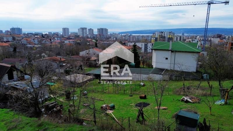 Тристаен, ексклузивен, югозападен апартамент за продажба, с морска пан