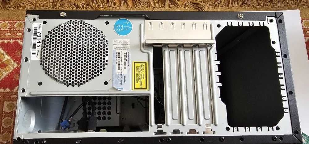 Carcasa PC , Model PC MT 16 TYP MED MT745G .