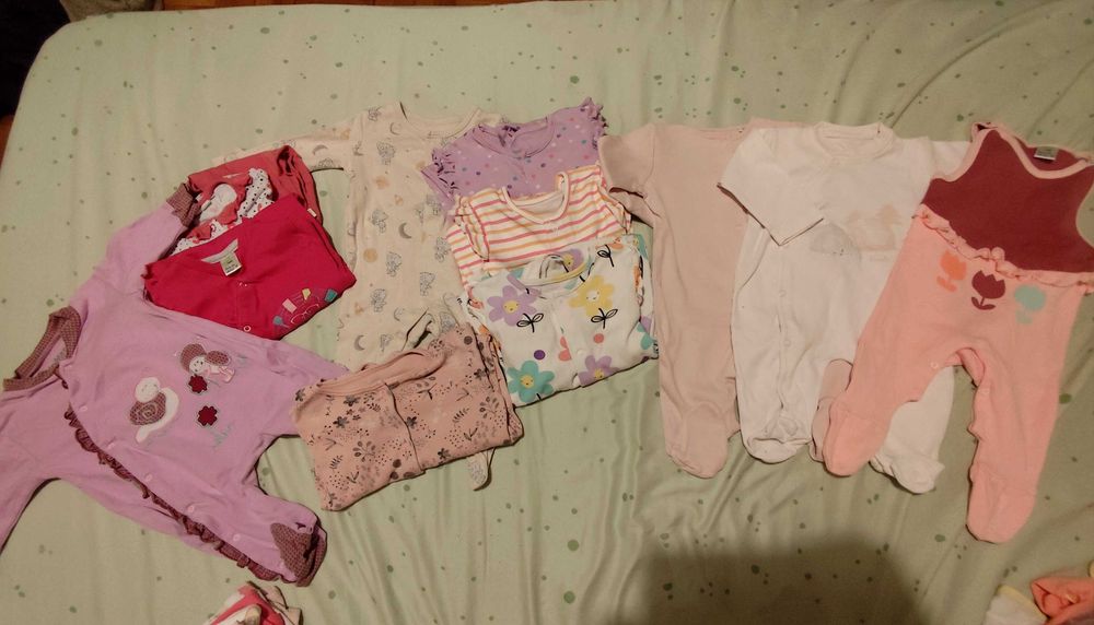 Дрешки за момиченце от 0 до 6 м