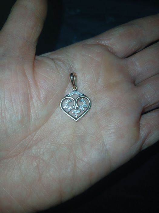 Продам кулон  бриллиант