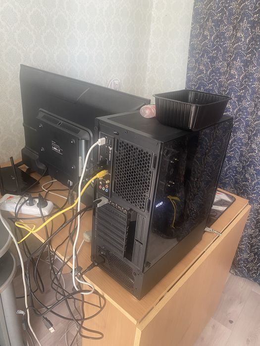 Продаю комнпьютер хорлший