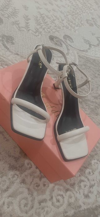 Новые женские босоножки