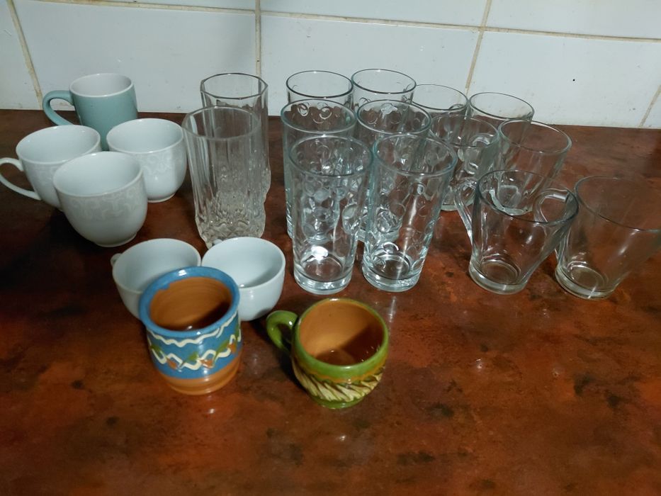 Farfurii și pahare