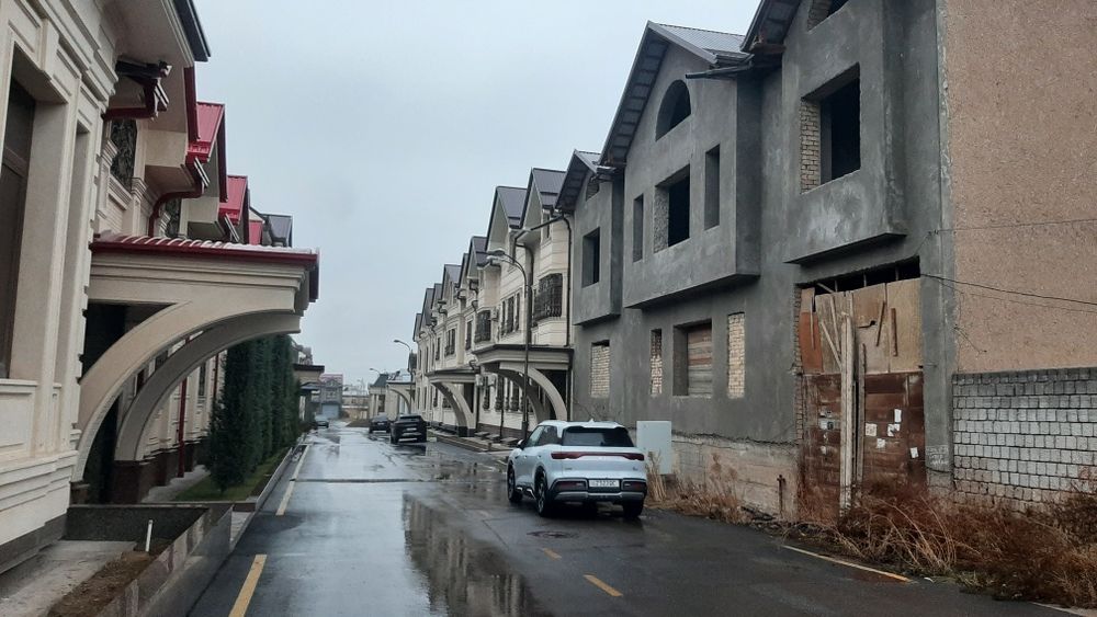 Ipakchilikda uy sotiladi karobka