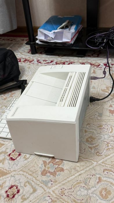 Принтер белого цвета