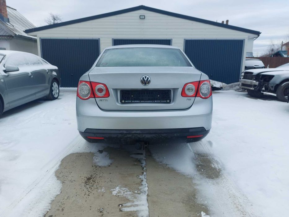 Portiere stanga - Orice piese volkswagen jetta motor 1.6 FSI BLF 6 tr