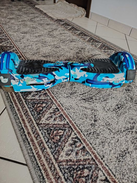 VAND URGENT!! Hoverboard perfect functional cu cadru adjustability perfect pentru toate varstele