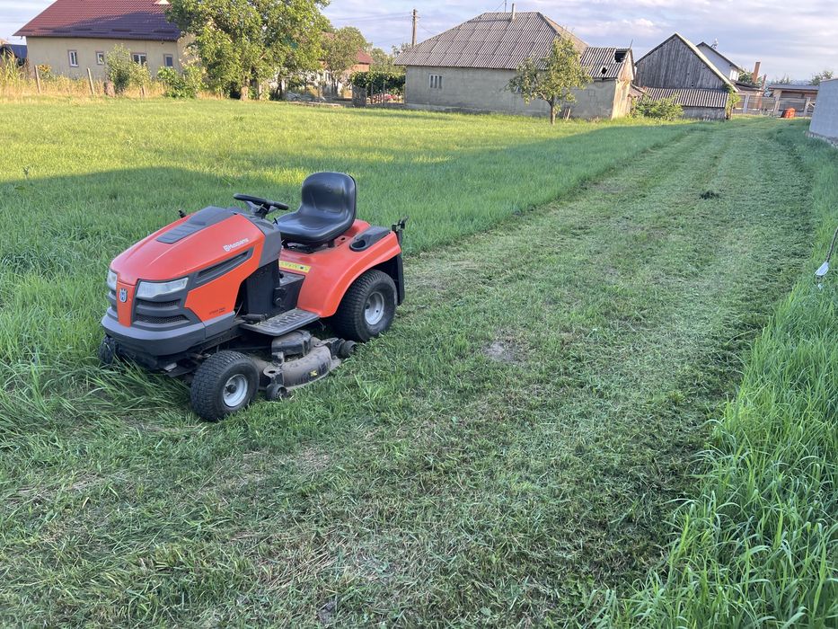 Vând tractoraș de gazon Husqvarna CTH 200