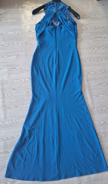 Дълга синя рокля