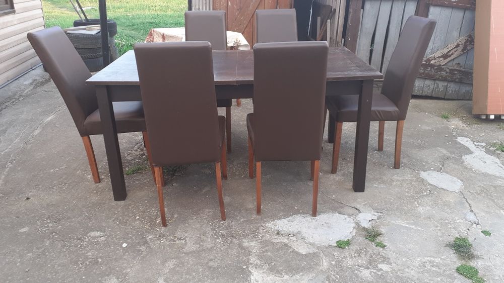 Vând 3 mese cu 4 și 6 scaune