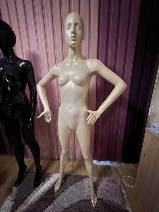 Женски манекени бял/черен