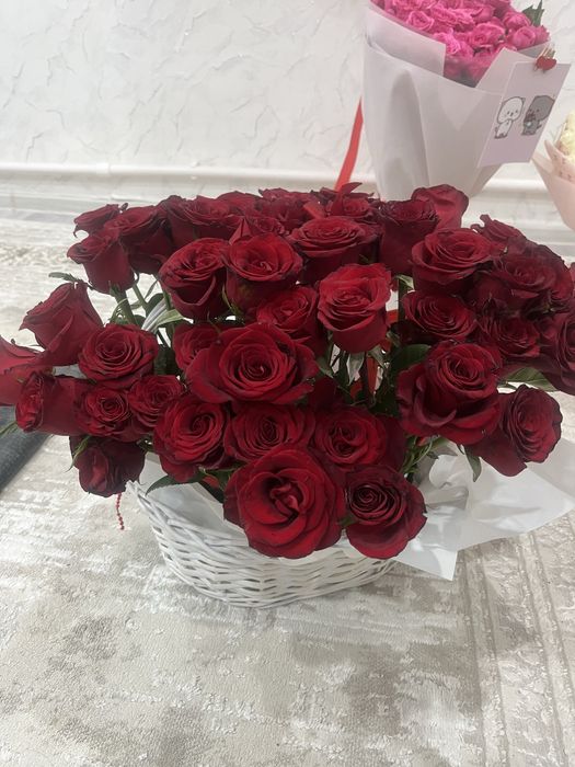Цветы корзина красные розы
