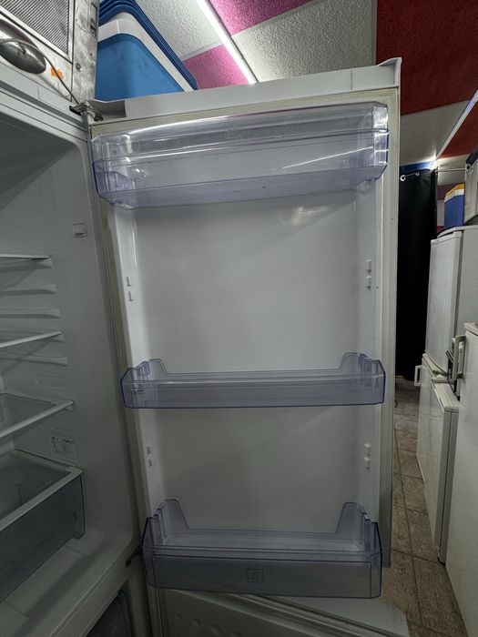 Хладилник с фризер BEKO