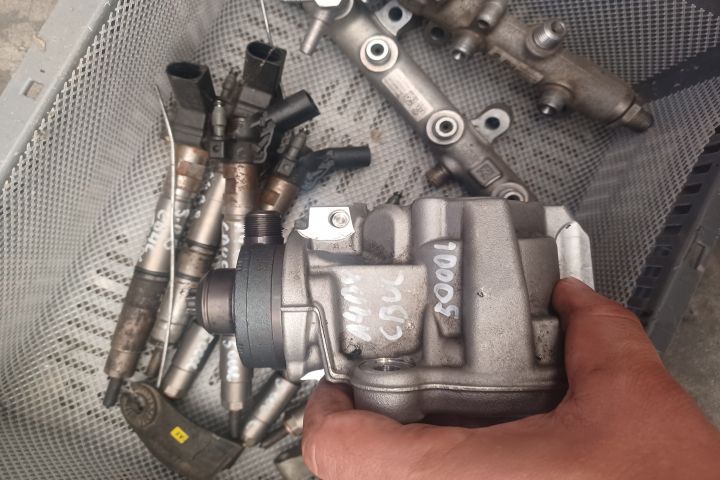 Kit injectie (pompa, rampa, injectoare) 3.0 TDI CBUC 0445010683 09864