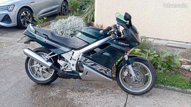 Honda vfr 750.    92-98