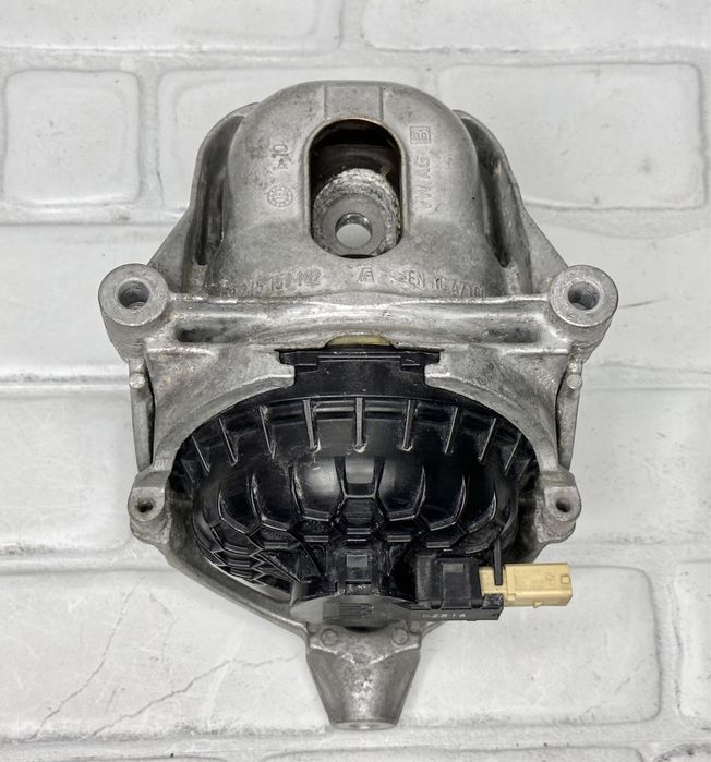 Десен Тампон двигател AUDI A6 A7 A8 Q7 3.0 Бензин 4M0199372FE