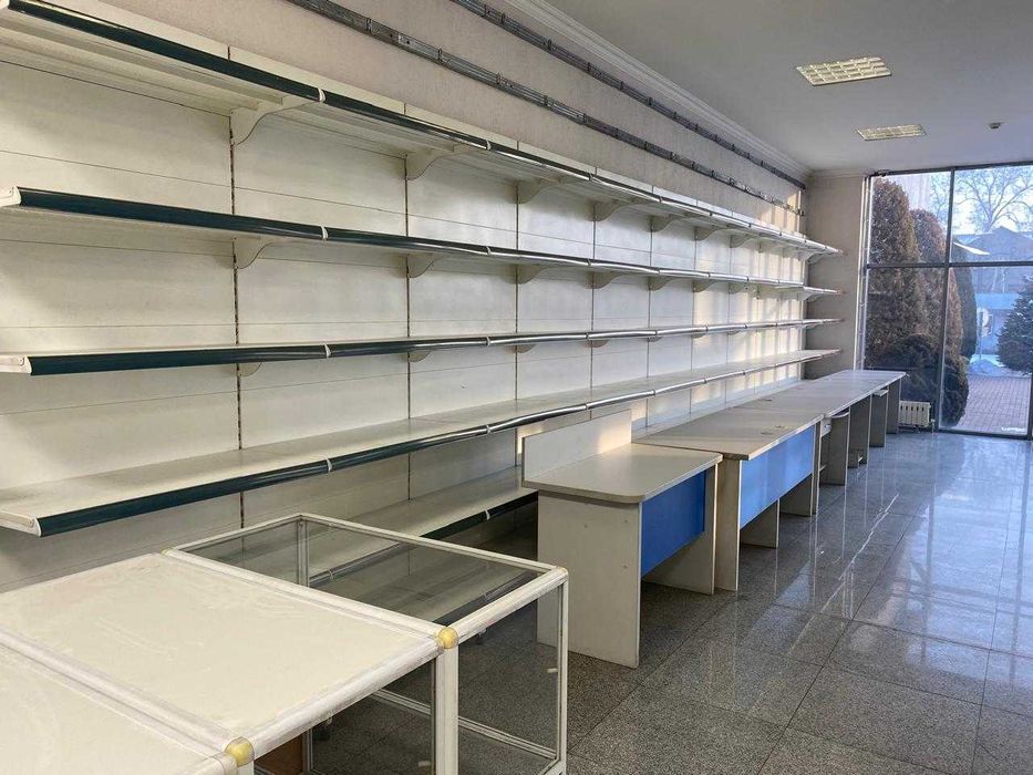 Торговая мебель, витрины, стелажи