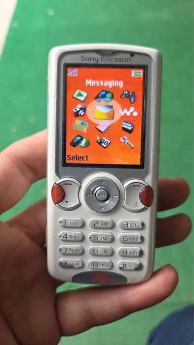Sony Ericsson W810 Alb Telefon cu butoane