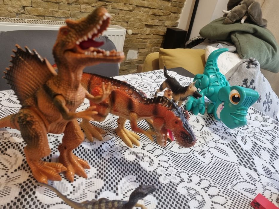 Figurine dinozauri de vanzare