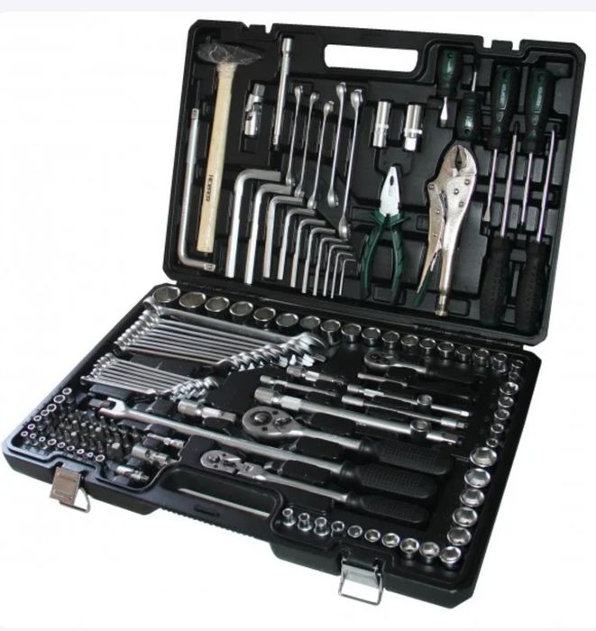 Набор инструментов для авторемонта.