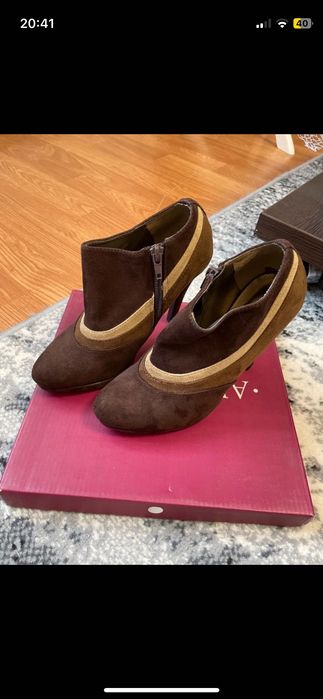 Botine scurte cu toc