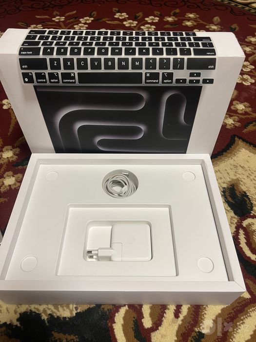 Macbook pro m3 pro 18GB 512GB