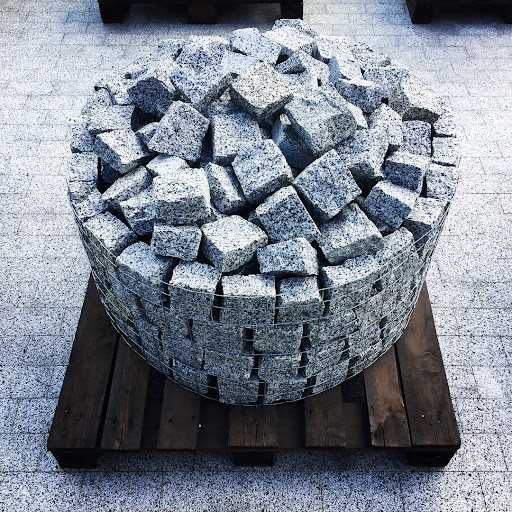 Гранитная брусчатка колотая серая