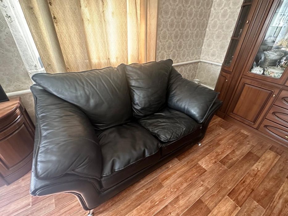 Продается кожаные диваны