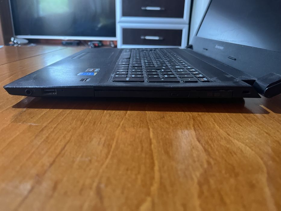 Lenovo B50-70 – работещ лаптоп, малко дефекти (липсващи клавиши)