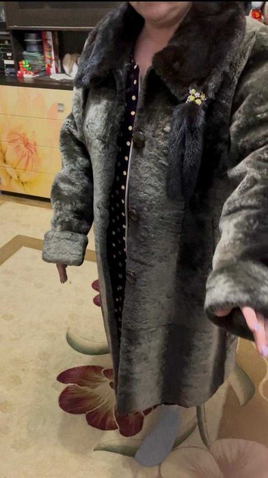 Шуба мутон норковым воротником
