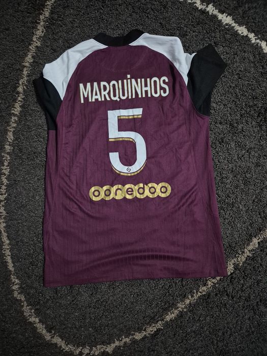 Vând tricouri fotbal