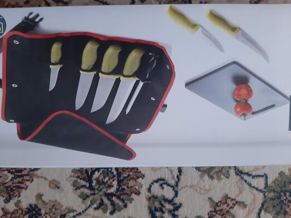 Продавам комплект месарски ножове.