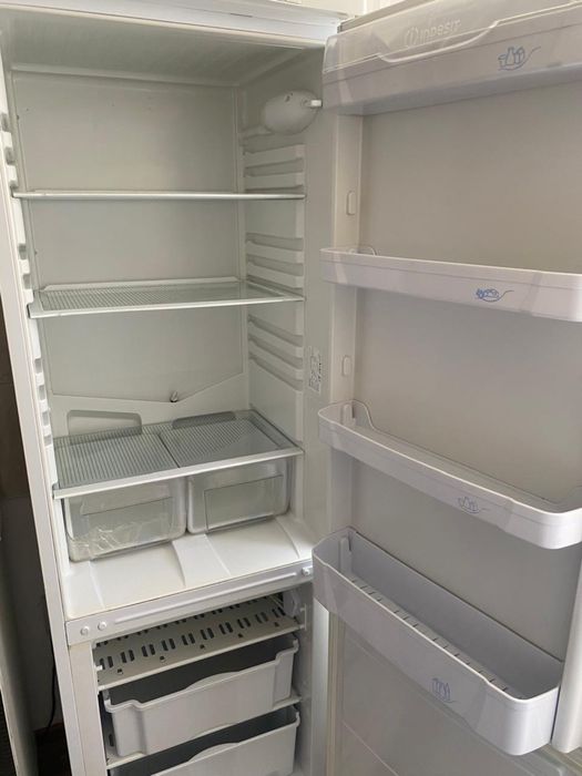 Холодильник Indesit