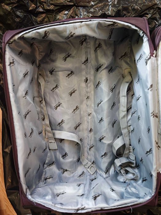 Продавам малък куфар Grand Ghepard