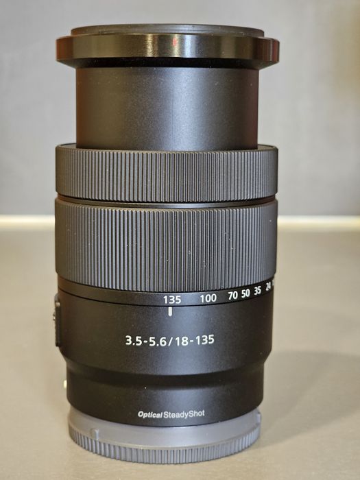 обектив Sony E 18-135mm f/3.5-5.6 OSS – състояние като нов
