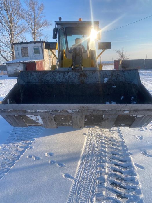Продается фронтальный двухкубовый погрузчик