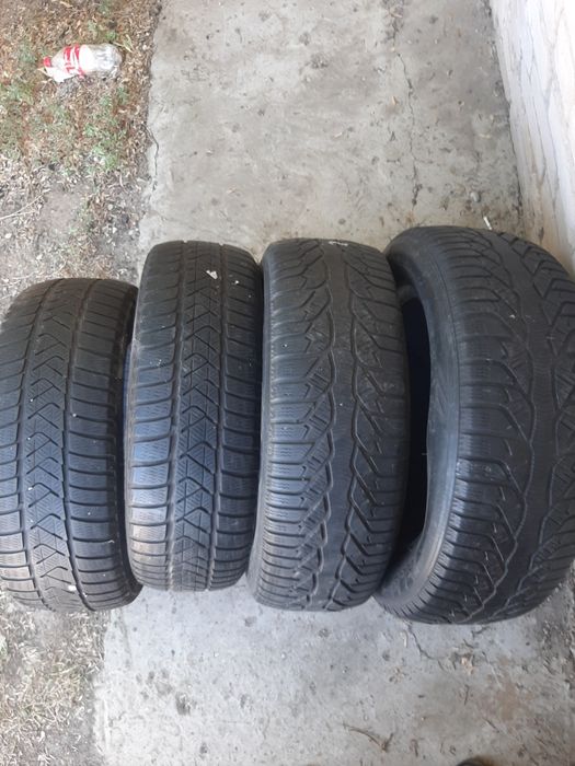 Продам шины 205/60/16 пирелли