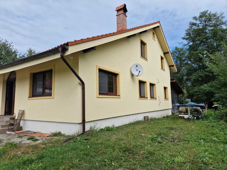 Casa de vacanta, typ. vila, loc. Colun, pe malul Oltului-baraj Scoreiu