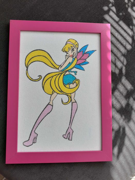 Шапки, чанта, Фигурки, блузка, пижамка, плакат и стикери на клуб Уинкс