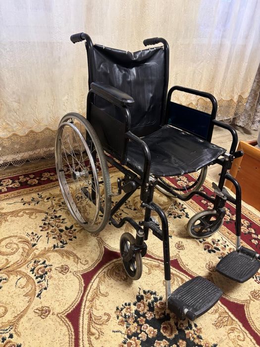 Продам инвалидные коляски,кровать медицинская